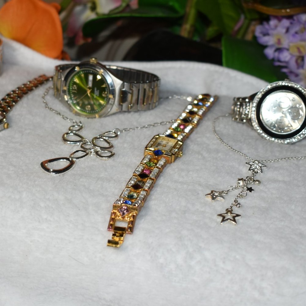 8 Piece Jewlery Bundle!!!  Watches and Necklaces - Picture 3 of 7